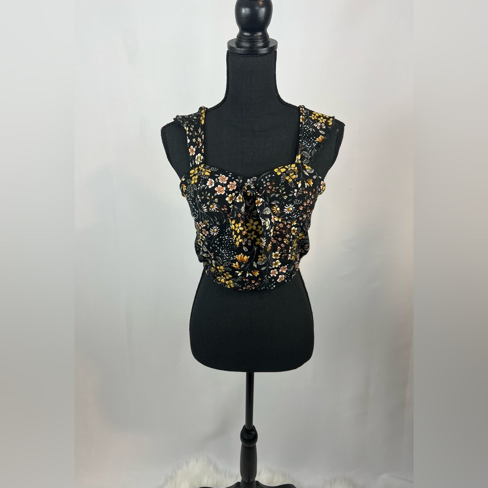 🐚2 for $20🐚 Black Floral Crop Top